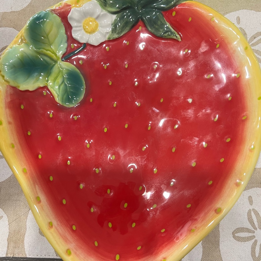 Strawberry Shaped Ceramic Plate
